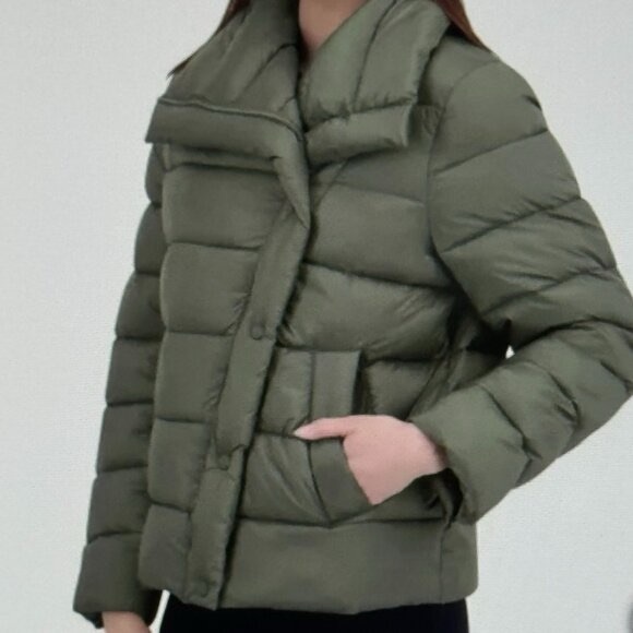 Tahari Jackets & Blazers - TAHARI Women's XL (12)
Asymmetrical Quilted
Puffer Jacket Packable
Green Zip